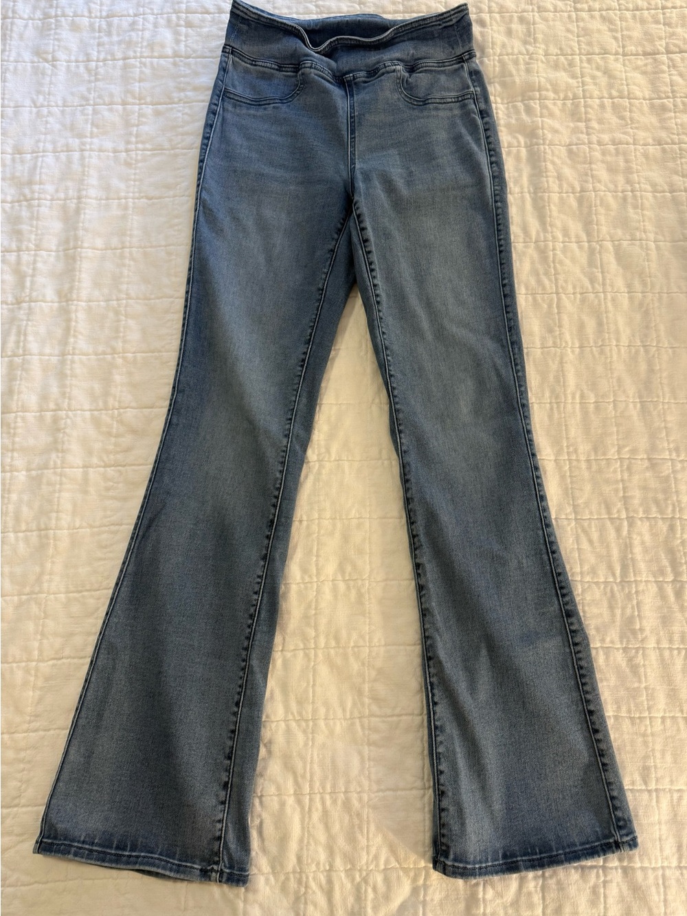 American Eagle Outfitters Women's Flare Jeans in Medium Blue Wash